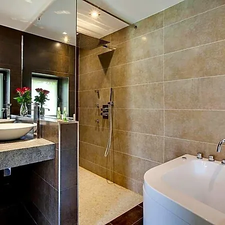 Le Pavillon De Gouffern Otel 3*