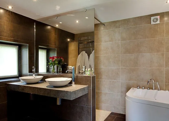 Hotel Le Pavillon De Gouffern 3*