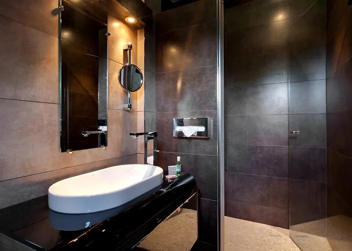 Hotel Le Pavillon De Gouffern 3*