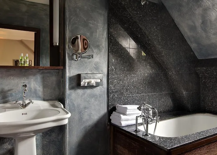 Le Pavillon De Gouffern 3*