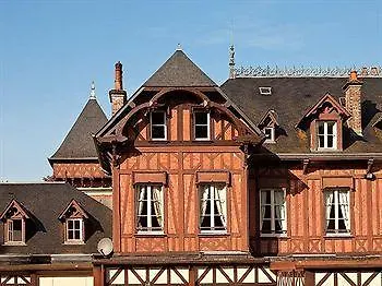 Hotel Le Pavillon De Gouffern 3*